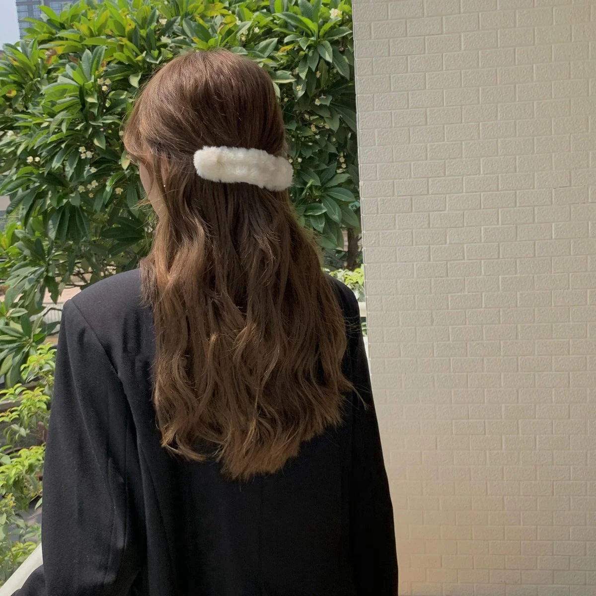 Soft and Fluffy Wavy Hair Clip - Image 10