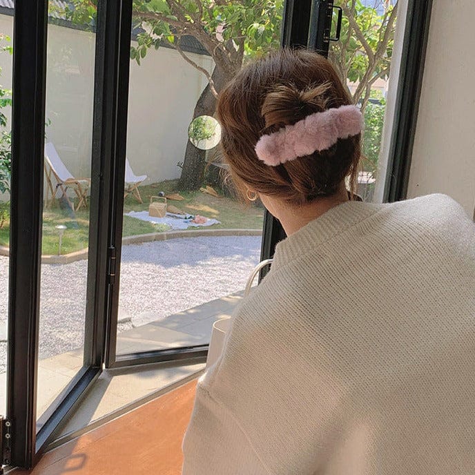 Soft and Fluffy Wavy Hair Clip - Image 9