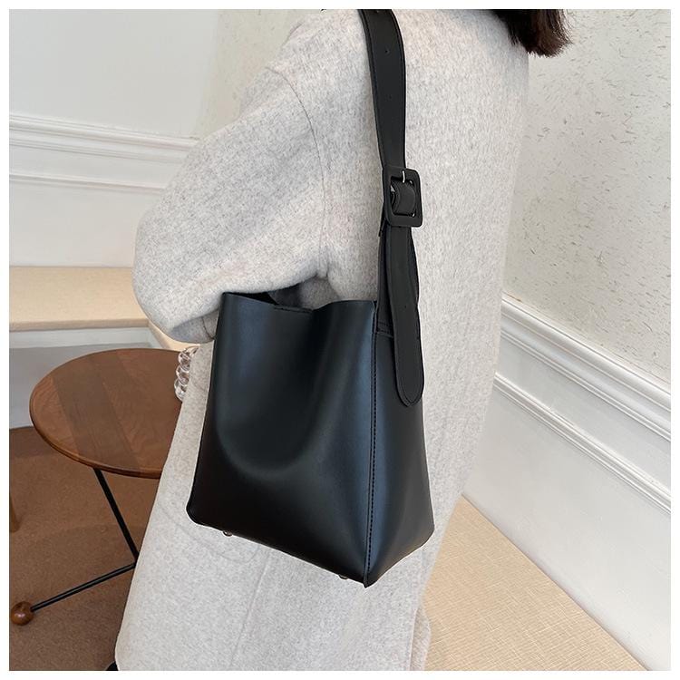 Solid Color Leather Shopper Bag - Image 8