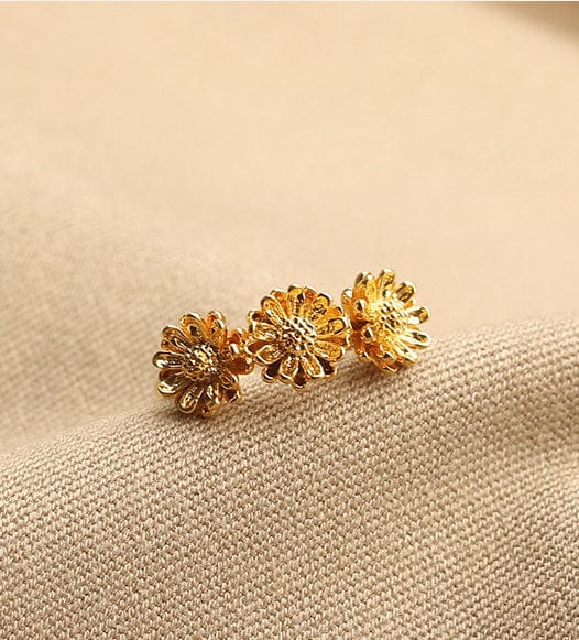 Triple Daisy Adjustable Gold Ring - Image 2