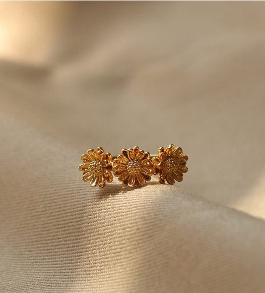 Triple Daisy Adjustable Gold Ring - Image 4
