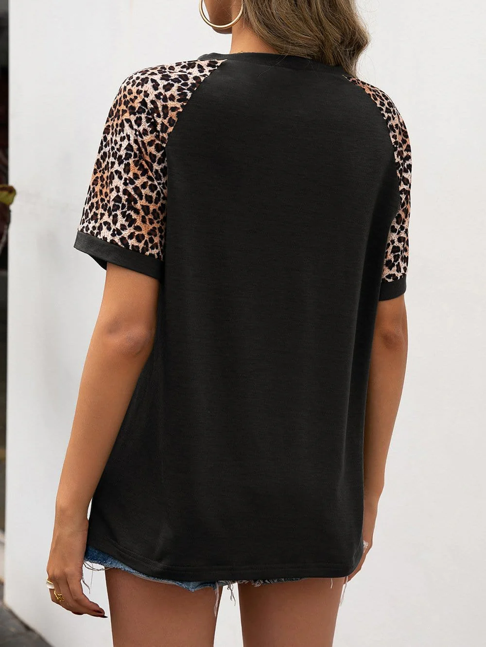 Two Tone Leopard Basic Tee - Image 12