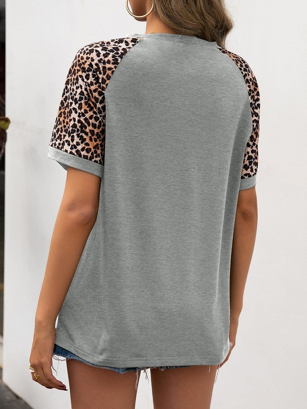 Two Tone Leopard Basic Tee - Image 19
