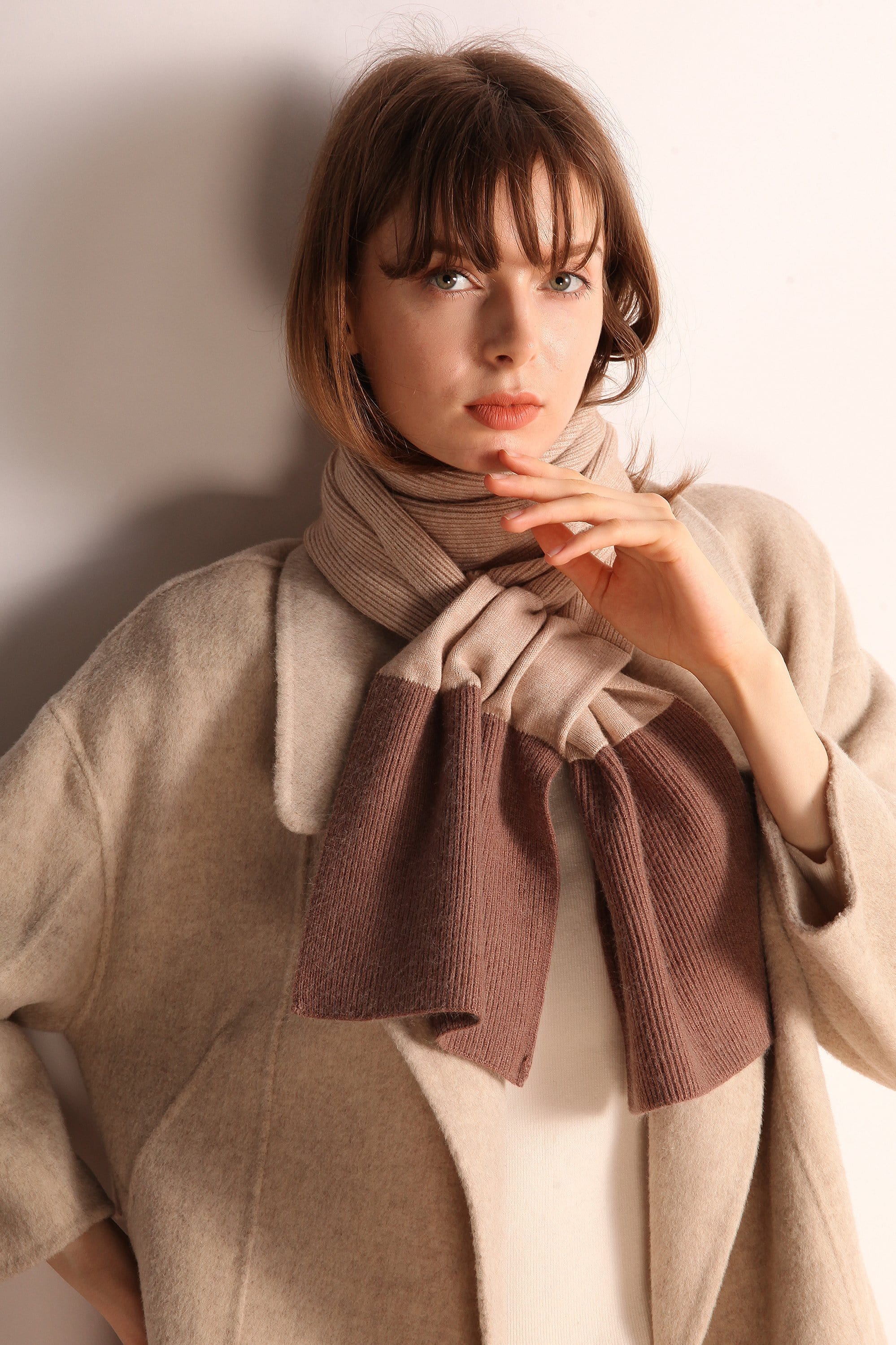 Two Tone Ribbed Knit Scarf - Image 4