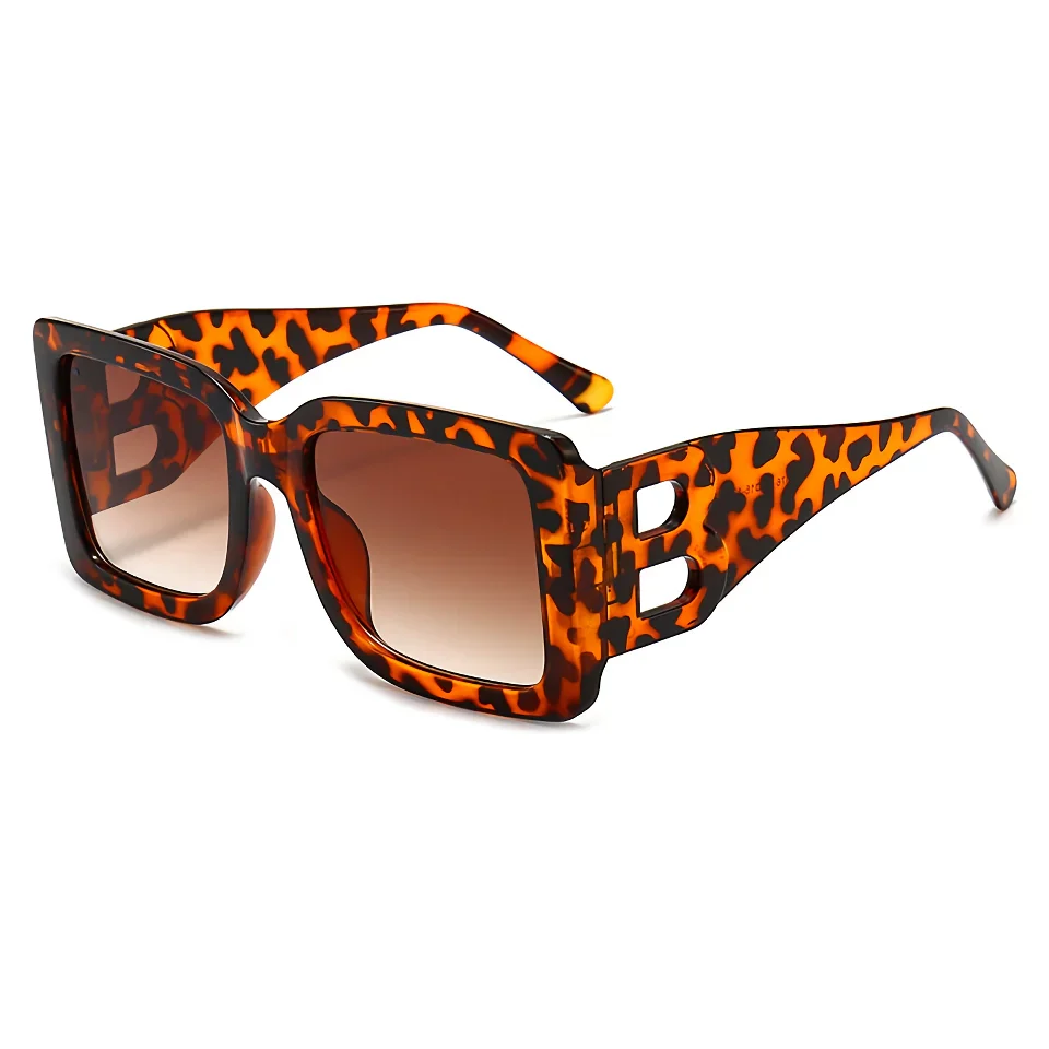 UV400 Stylish Rectangular Frame Oversized Sunglasses - Image 5