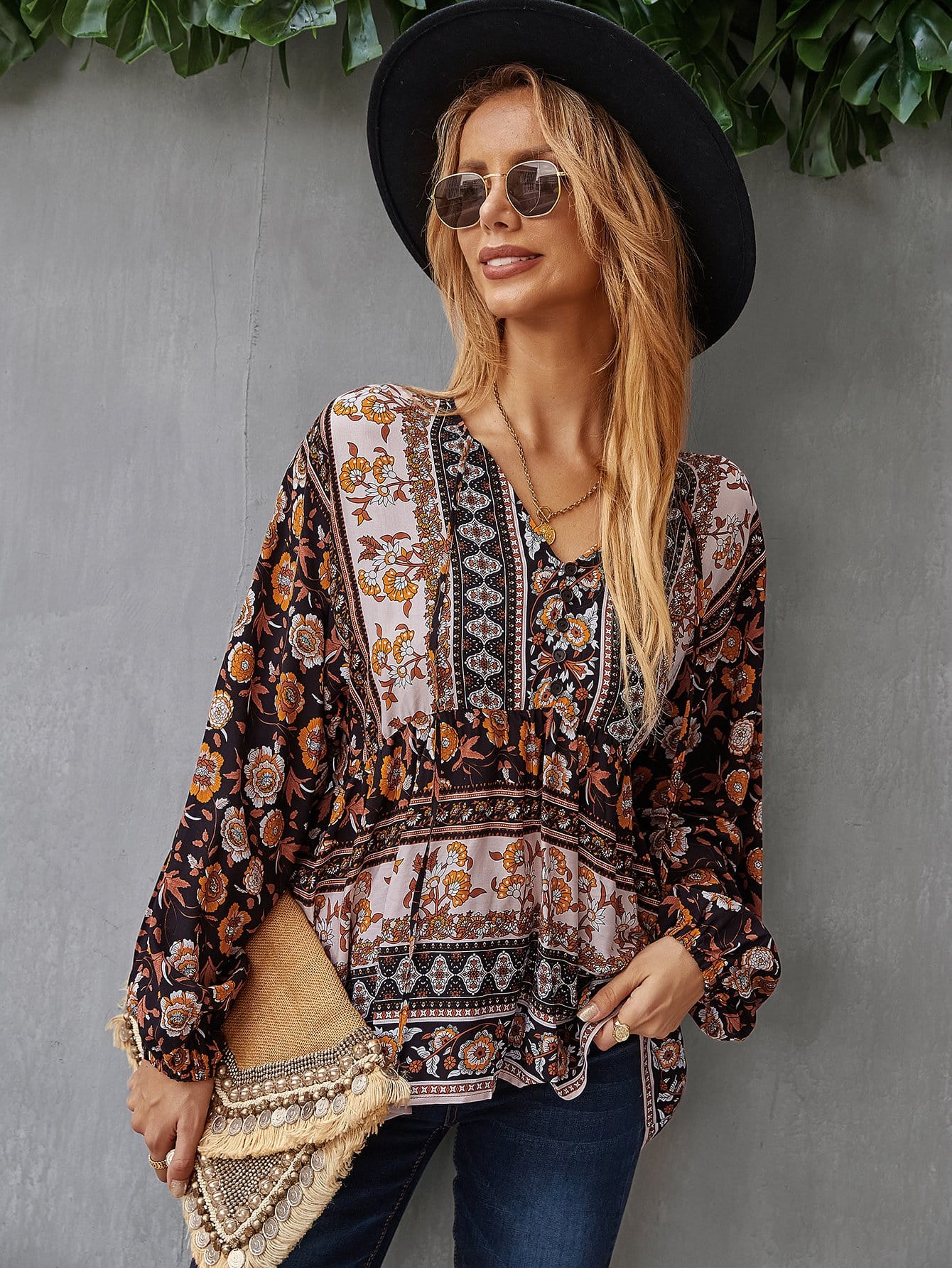V Neck Boho Floral Blouse - Image 4