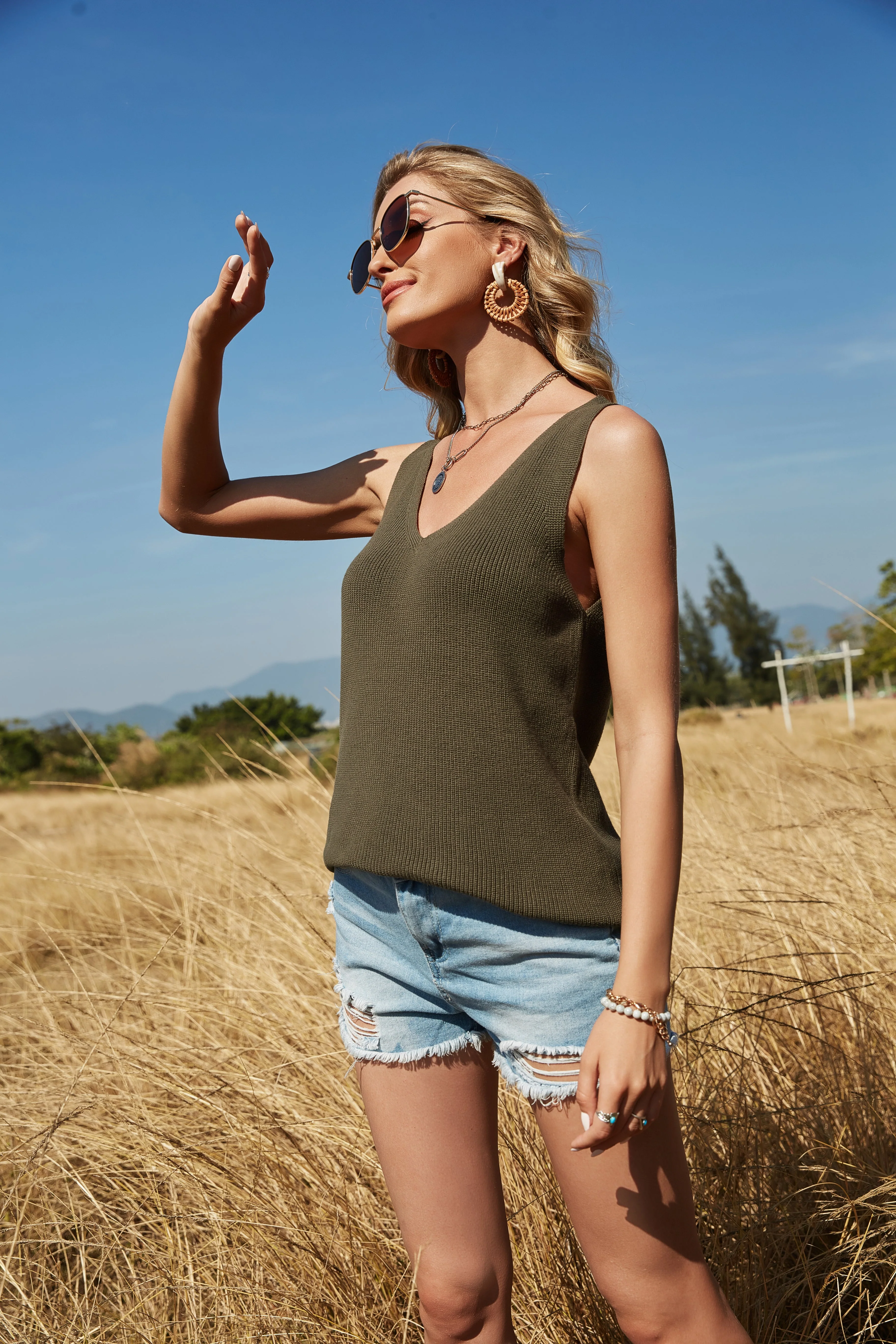 V-Neck Light Knit Tank - Image 9