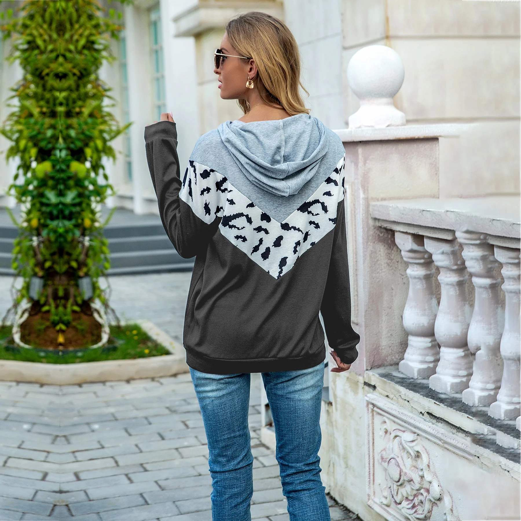 V Striped Color Block Hoodie - Image 10