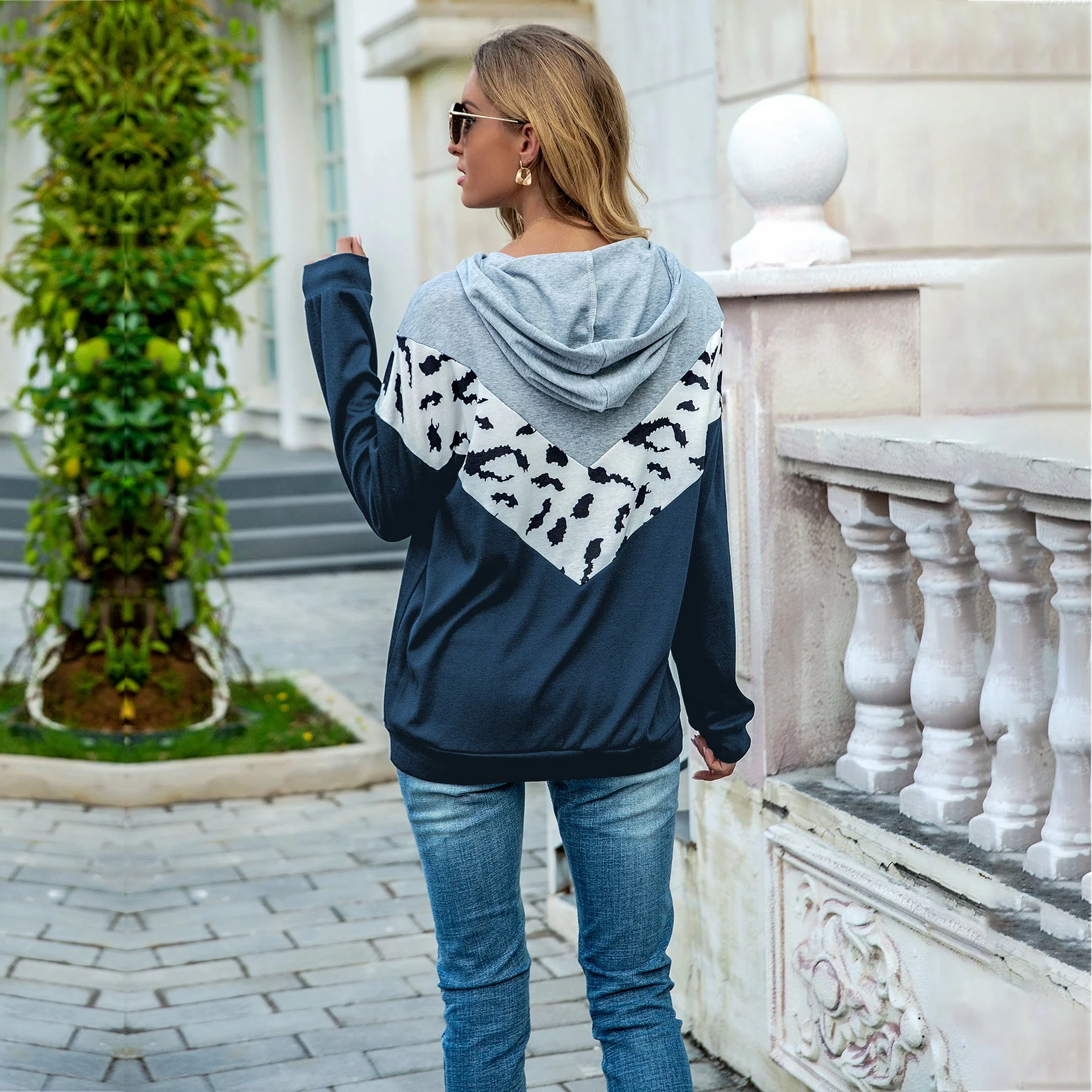 V Striped Color Block Hoodie - Image 3