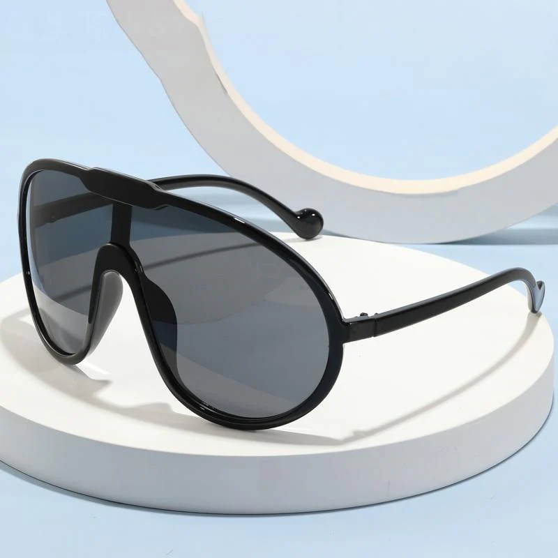 Vintage Elegant Sunglasses - Image 9