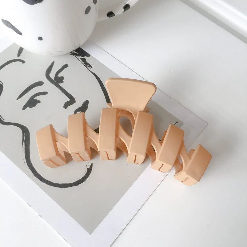 Wavy Matte Hair Claw - Image 2
