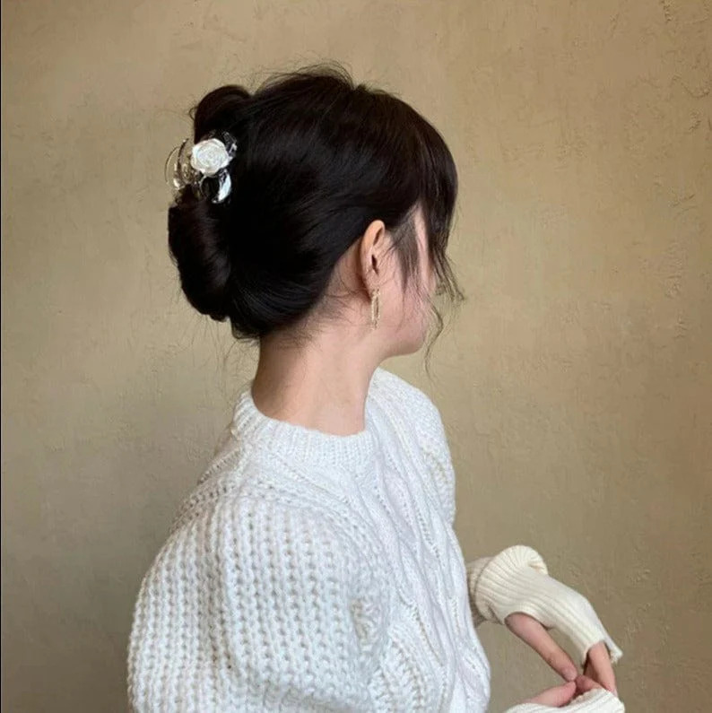 White Rose Clear Hair Claw - Image 8
